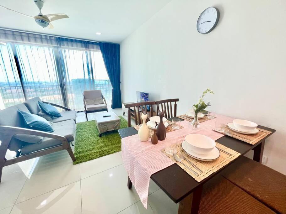 T3 1-10 Pax Trefoil 2Room Setia Alam Cozy Home Wifi Tv Buitenkant foto